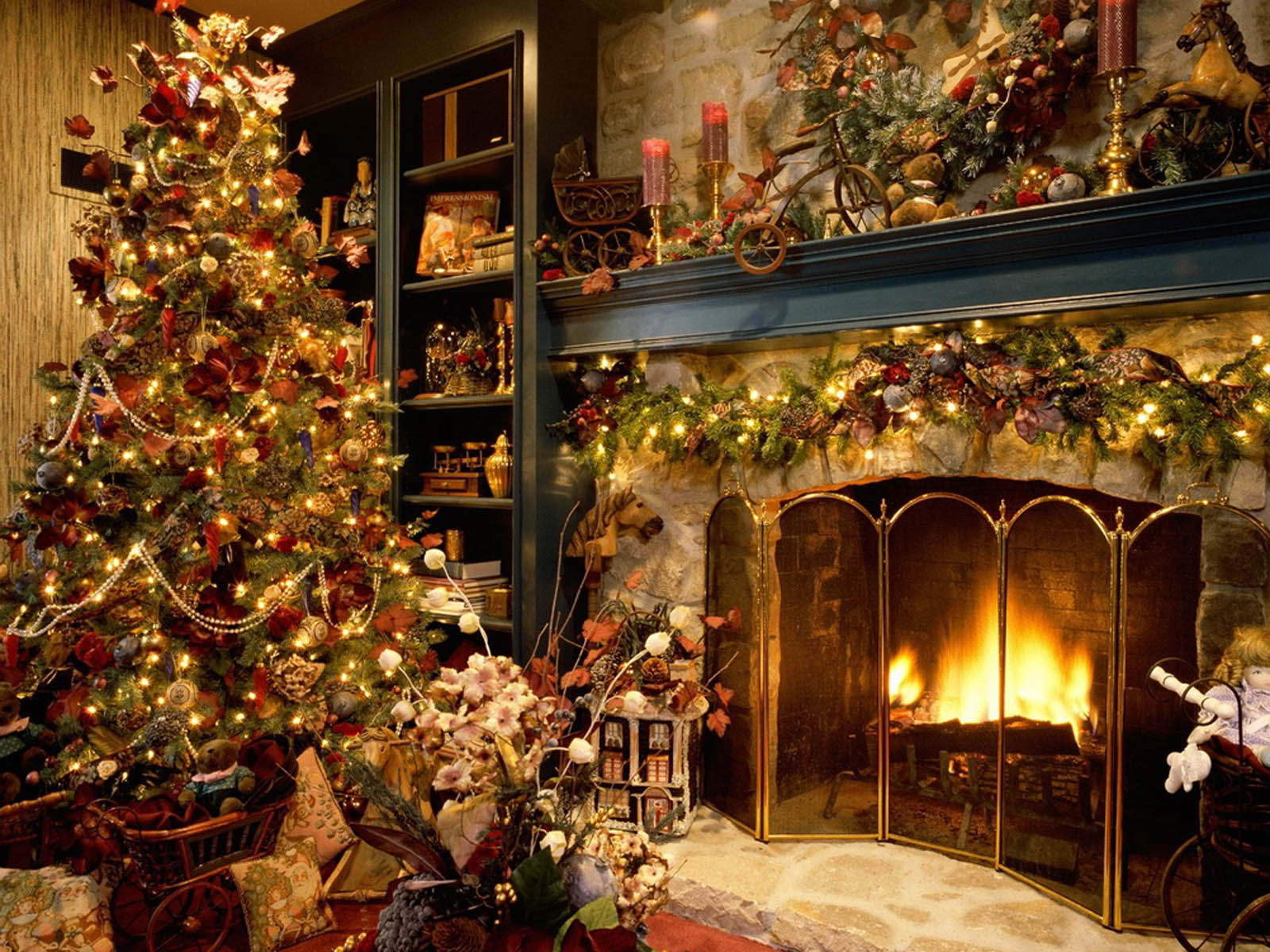 Christmas wallpaper decorations Free Christmas Wallpapers. Our website contains a huge collection of Free Christmas wallpapers. All wallpapers can by downloaded very quickly and are completely free. You can browse our wallpapers from the navigation on the right or view the most recent wallpapers .